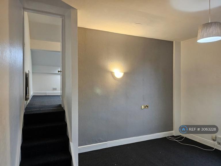 1 bedroom flat in Clarendon Road, Birmingham, B16 (1 bed) (#3063228)
