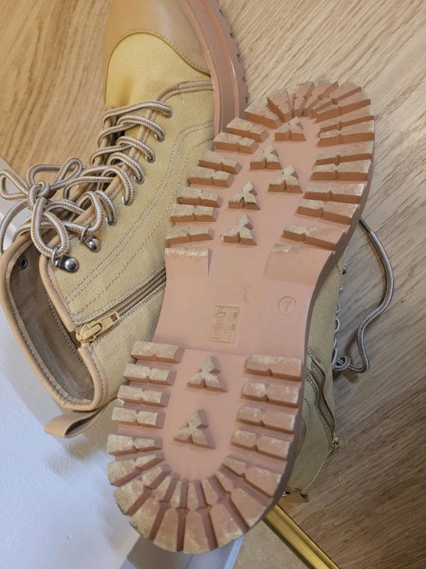 Ladies River Island Boots, size 7.