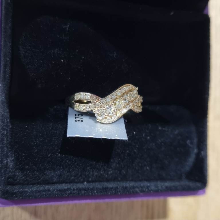 Gold 9ct Diamond cluster ring.  0.50ct. 