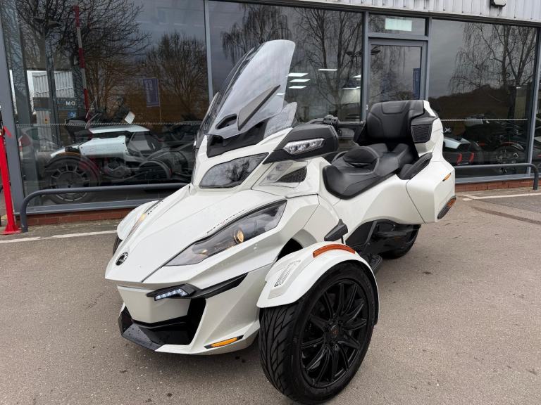 2018 Can-Am Spyder Rt Limited 6 speed semi automatic trike in white