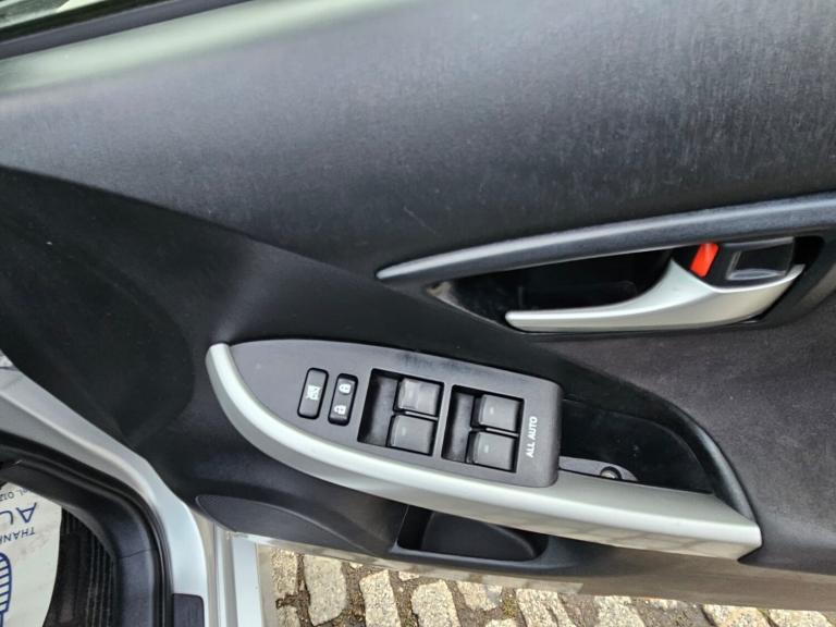 2015 Toyota Prius 1.8 Hybrid Automatic 5dr 5 Seats Hatchback Petrol/Electric Hybrid Automatic