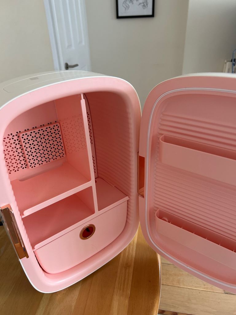 KINND fridge for skincare 
