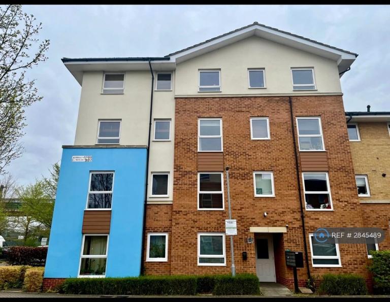 2 bedroom flat in Admiralty Close, West Drayton, UB7 (2 bed) (#2845489)