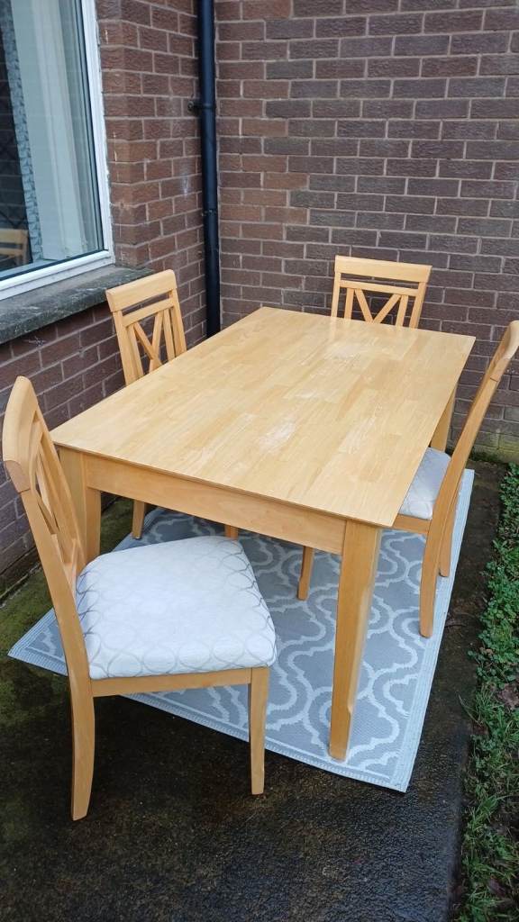 Dining table with 4 chairs 