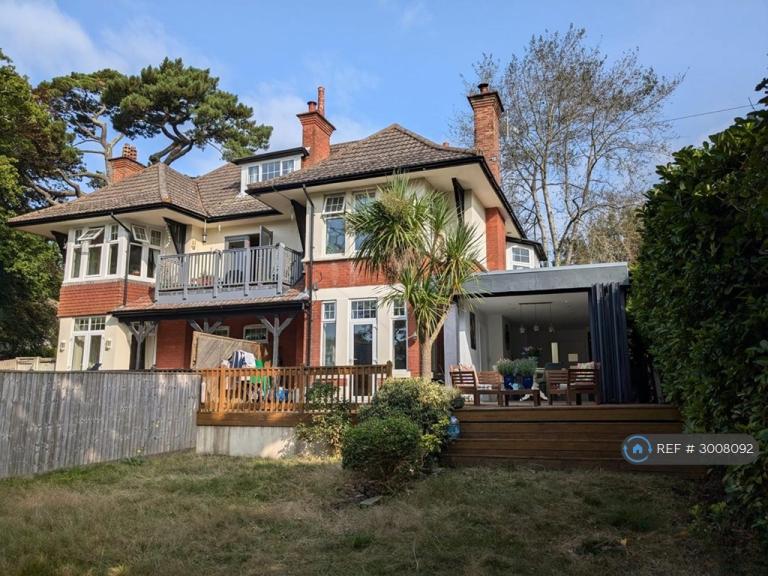 3 bedroom flat in Luscombe Road, Lilliput Parkstone, BH14 (3 bed) (#3008092)