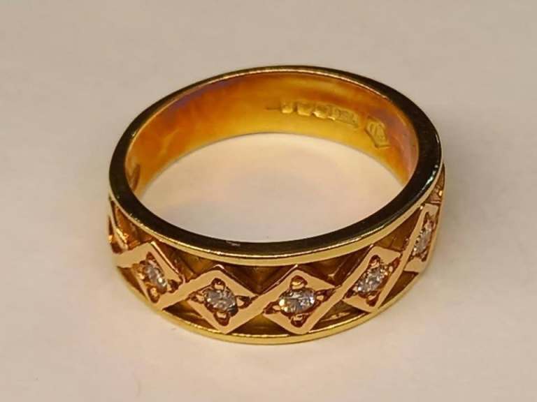 18CT Gold DIAMOND RING