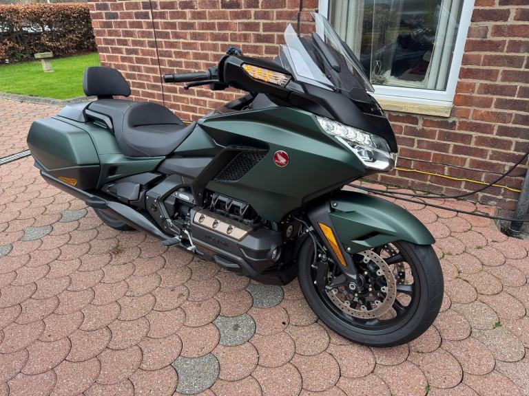 Honda GL1800 GOLDWING BAGGER - ONE OWNER - 304 MILES