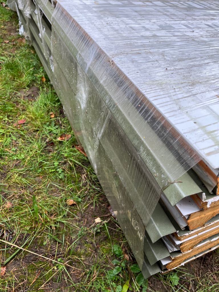 Building insulated composite panels 