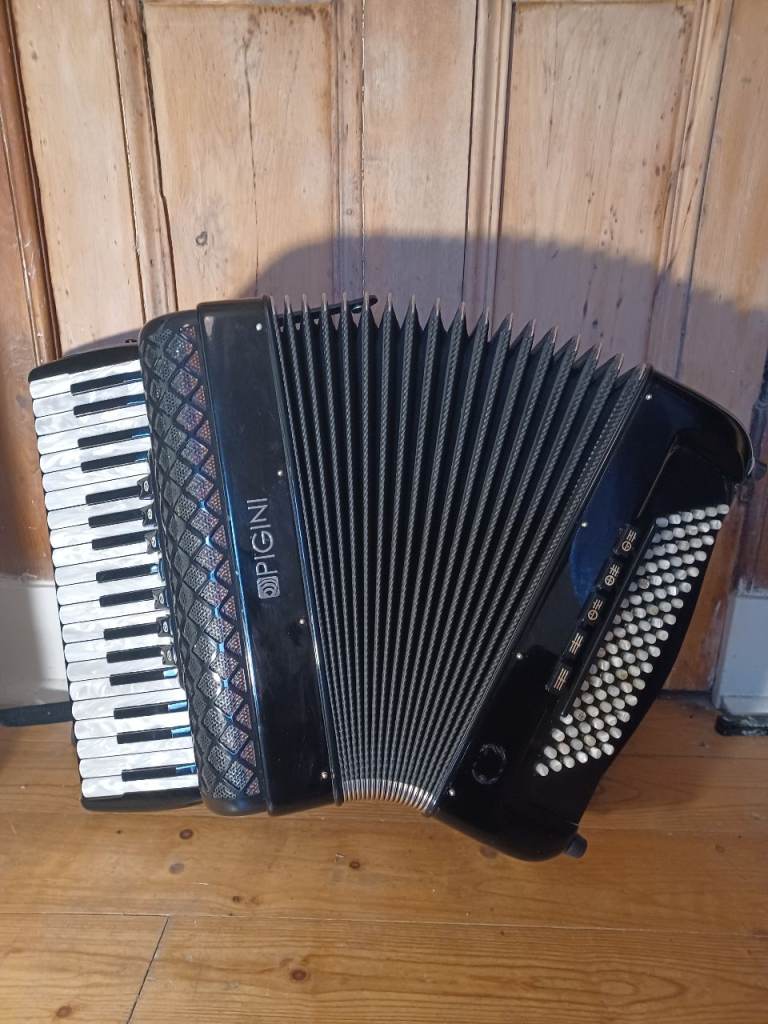 SUPERB Pigini P37 piano convertor accordion, gorgeous sound, excellent condition