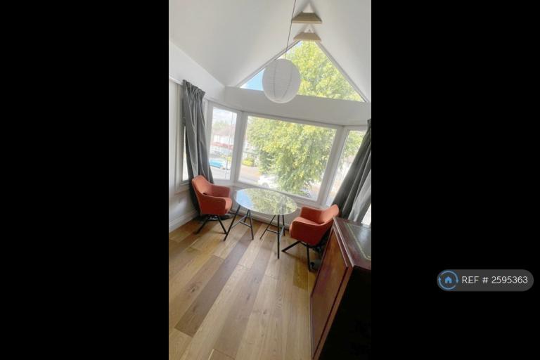 1 bedroom flat in Carlton Avenue East, Wembley, HA9 (1 bed) (#2595363)