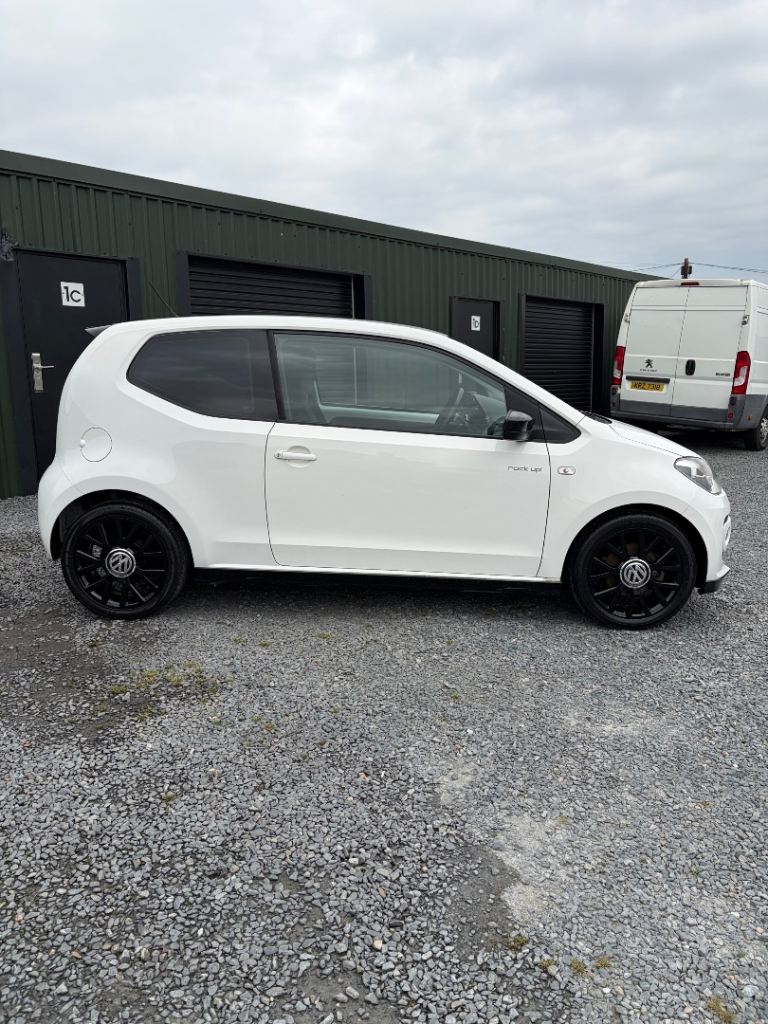 Limited edition vw UP, Hatchback, 2014, Manual, 999 (cc), 3 doors