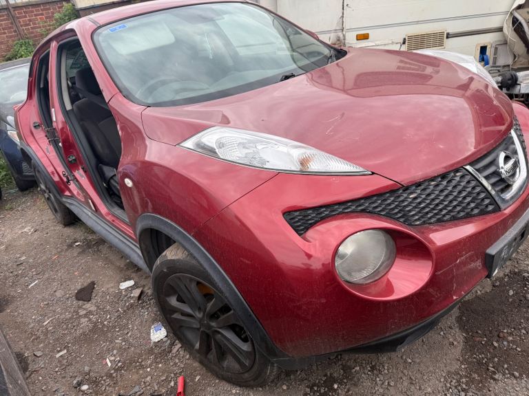 Breaking Nissan juke maroon 2012 for parts 