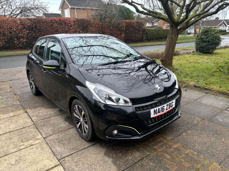 2016 Peugeot 208 1.2 - Great colour! 