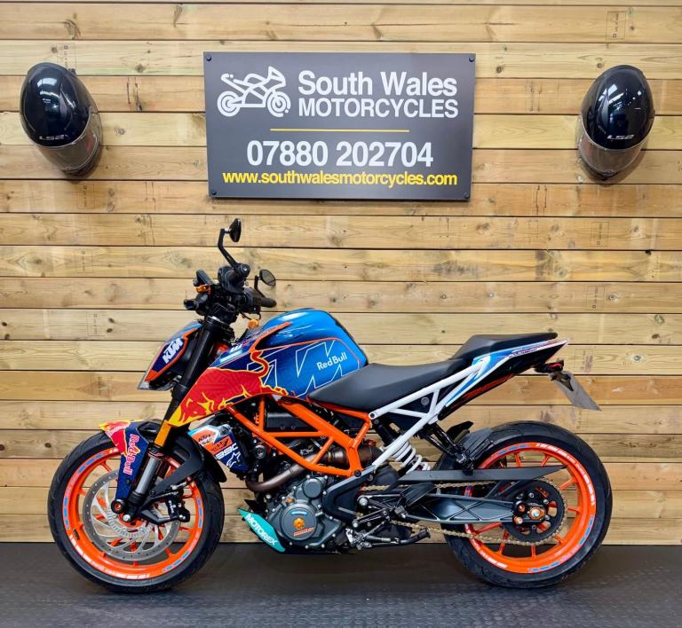 KTM Duke 390 : 2017 (67) miles : ONLY 3936 MILES