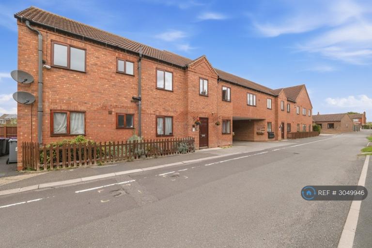 2 bedroom flat in Winters Lane, Long Bennington, NG23 (2 bed) (#3049946)