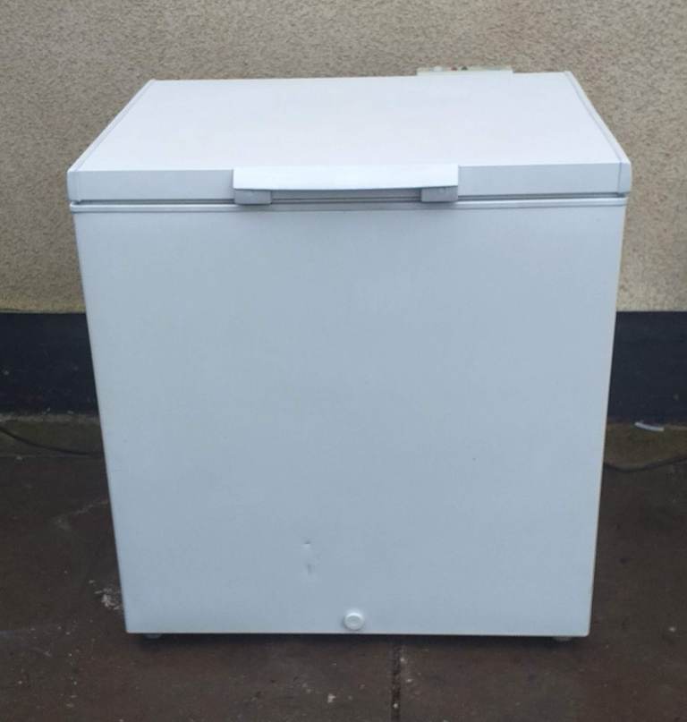 LARGE CHEST FREEZER: ZANUSSI, 185 LITRES * delivery available *