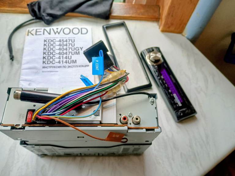 Kenwood KDC-4547U MP3 player/CD/Radio with remote control