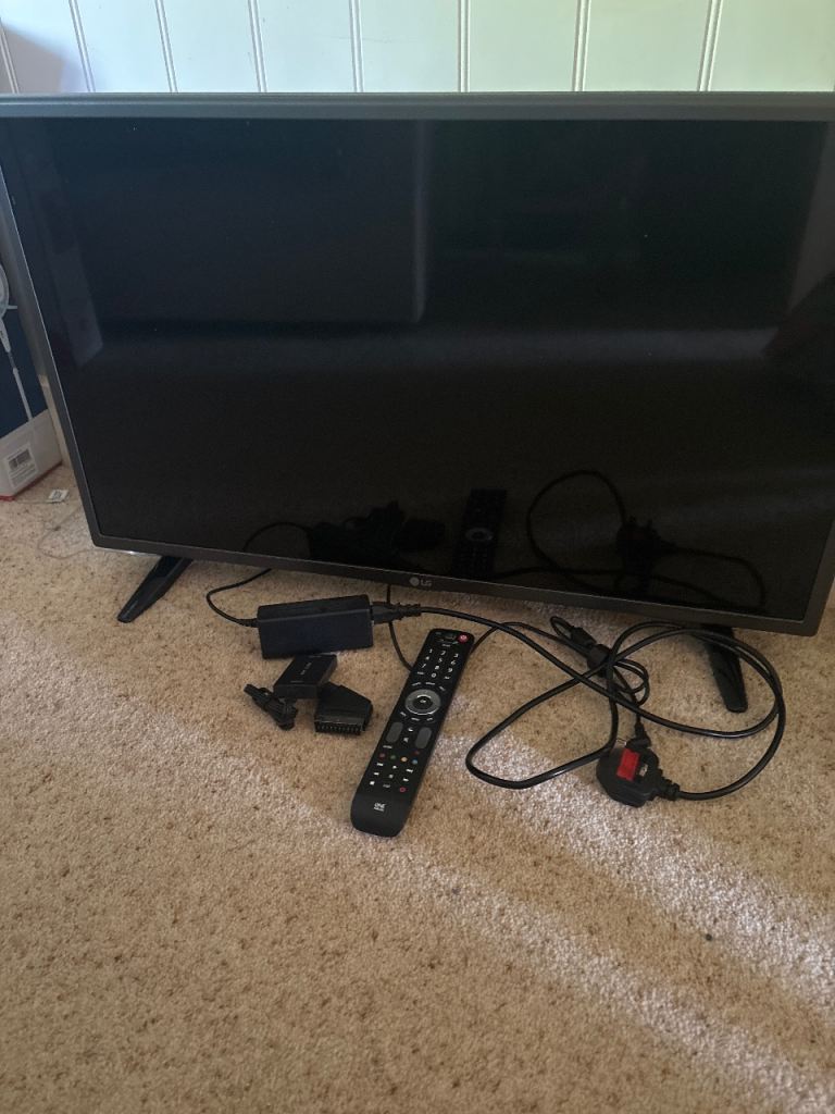 LG Smart TV with Remote – Good Working Order