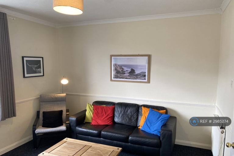 2 bedroom flat in Stenhouse Avenue West, Edinburgh, EH11 (2 bed) (#2985274)