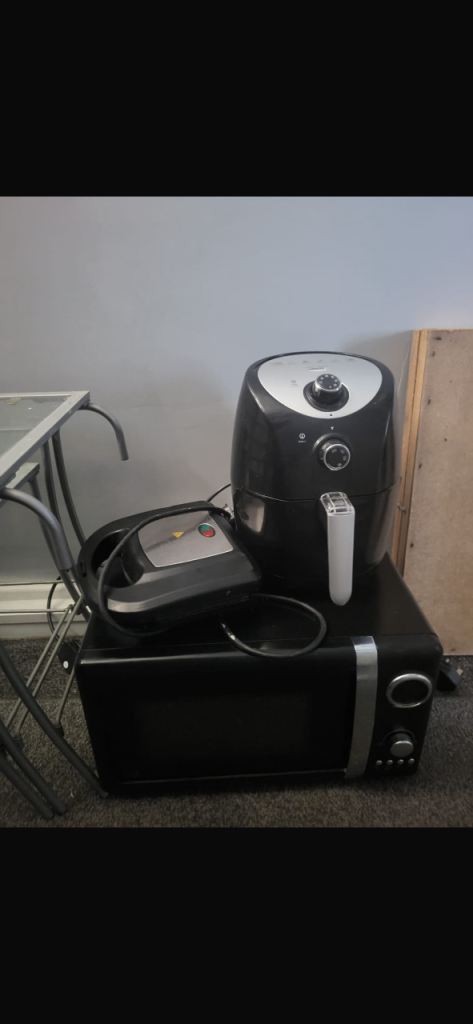 Black sandwich maker and Air Fryer Bundle – Good Condition