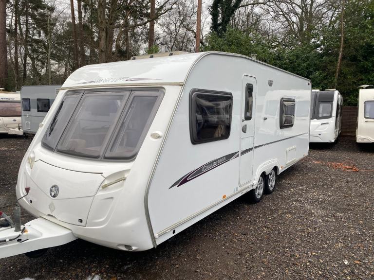 SWIFT CHARISMA 620 - 2010 - FIXED BED END WASHROOM - 4 BERTH - BARGAIN 