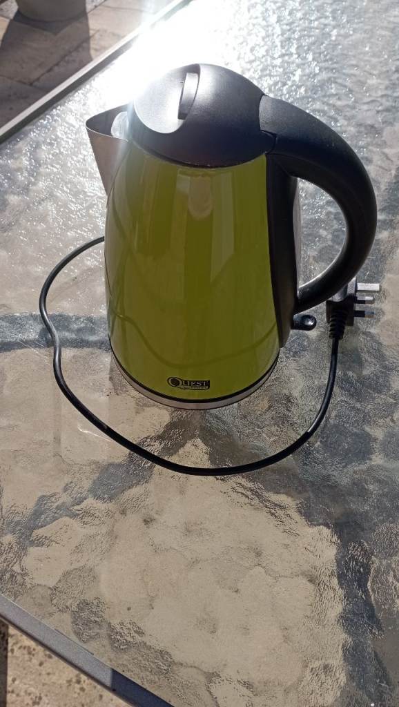 Quest Stainless Steel Kettle - Green, As Good As New