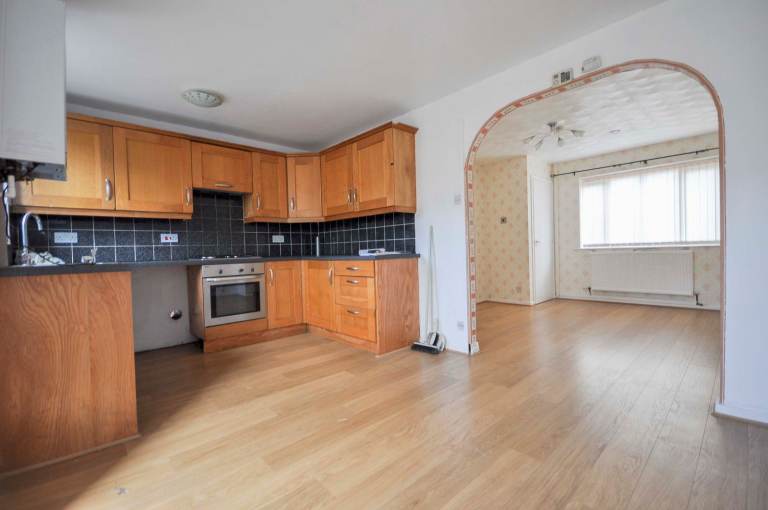 2 Bedroom Semi-Detached House Available for Rent