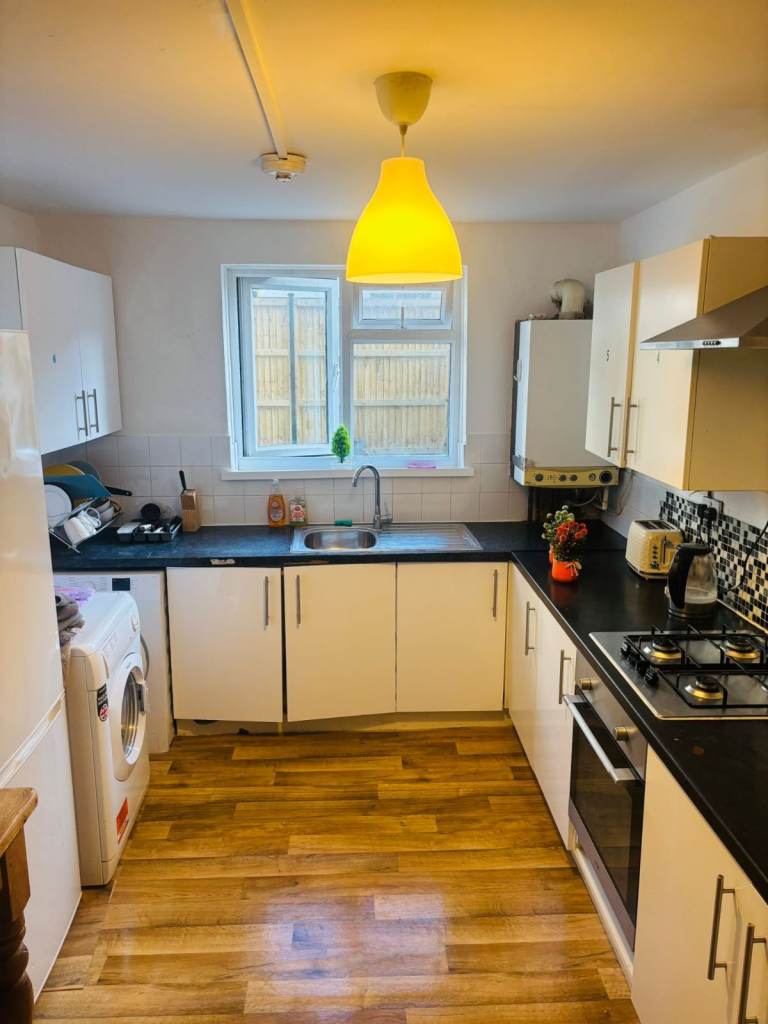 Room in a Shared House Mile End
