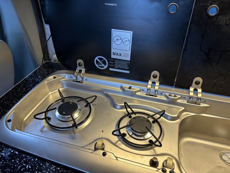 Vauxhall vivaro 2 berth camper 5 seats and 5 belts in good condition 