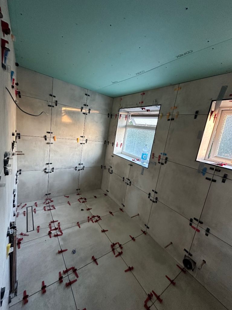 Kitchen and Bathroom fitting - Tiliing Flooring Wallpaper Wall panelling Builder Handyman 