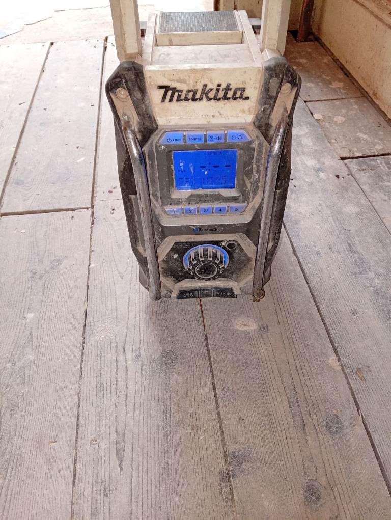 Makita Job Site Radio – Well Used but Working