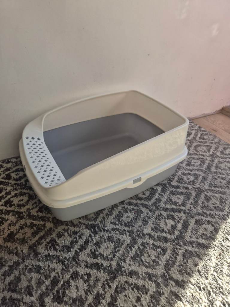 Large Cat litter tray/box