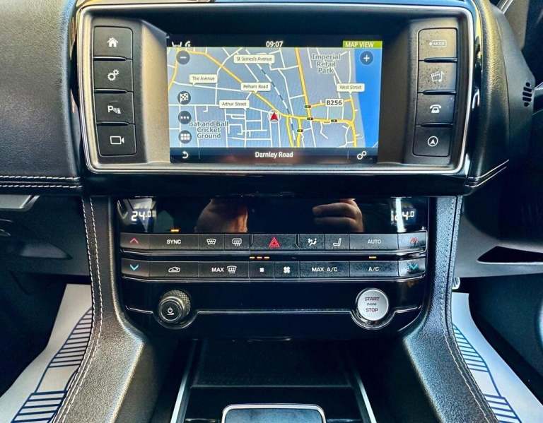  Jaguar F-Pace 2.0 D180 R-Sport SUV 5dr Diesel Auto AWD Euro 6 (s/s) (180 ps) Diesel Automatic