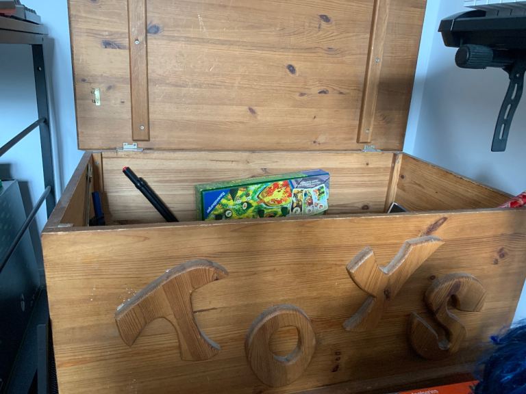 Toy box 