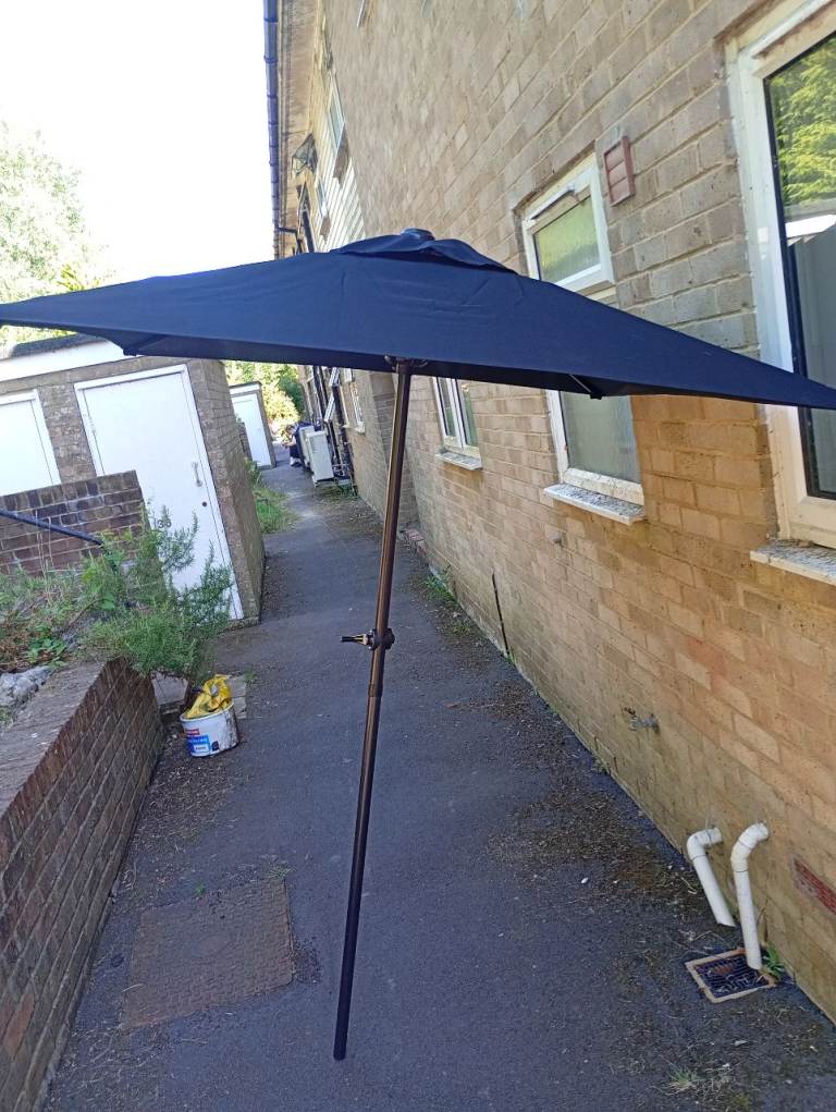 Garden Umbrella Black – Good Condition