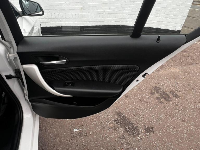 2018 BMW 1 Series 116d SE Business 5dr [Nav/Servotronic] HATCHBACK DIESEL Manual