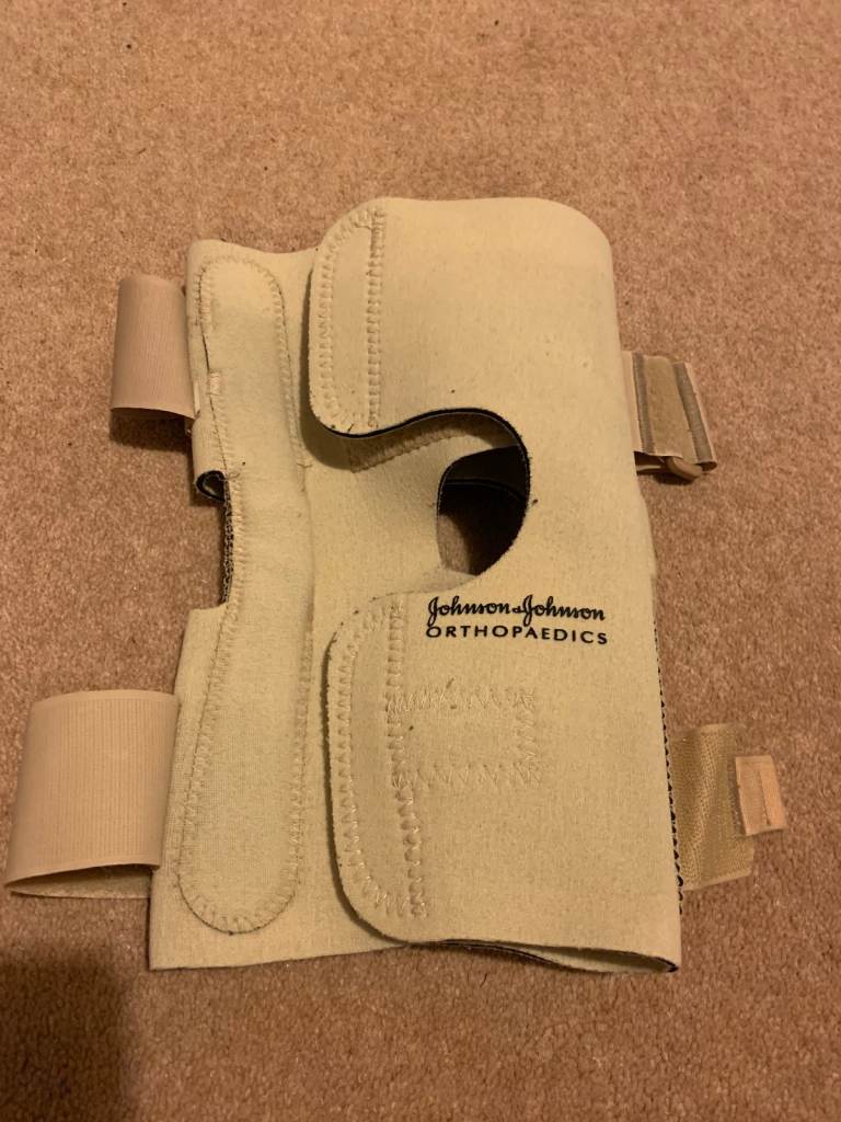 Johnson & Johnson Orthopaedic Knee Brace with Hinge – Excellent Support & Comfort