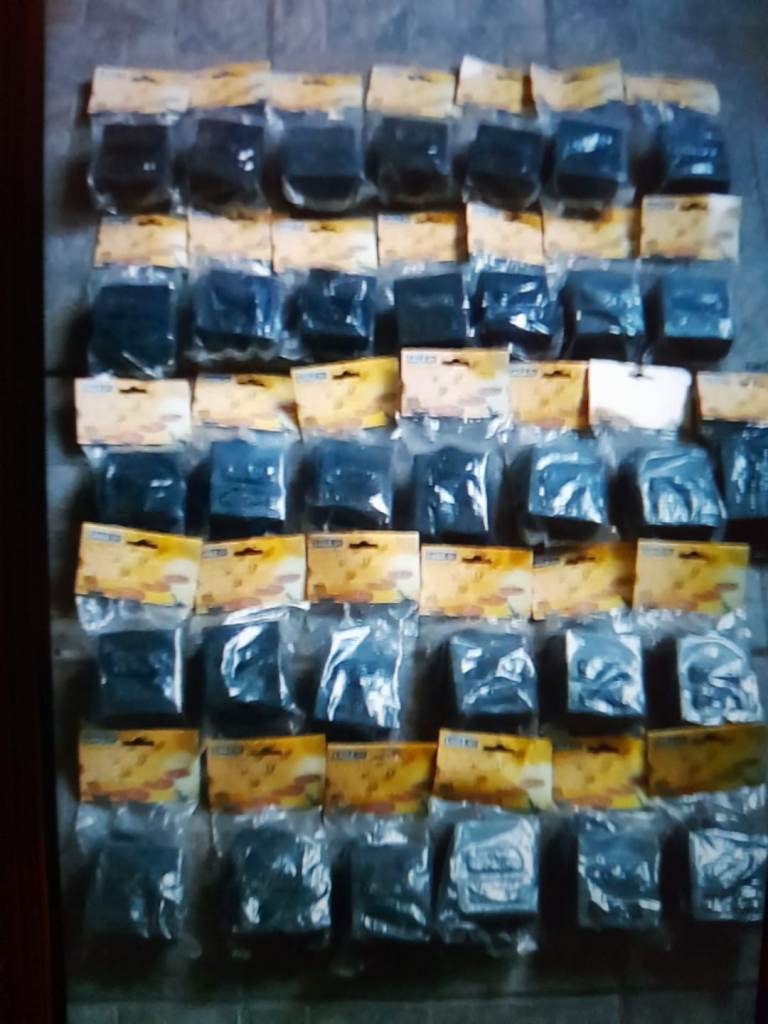 JOB LOT 30 X 2 WAY SCART SPLITTERS.IDEAL FOR MARKET TRDERS/CAR BOOTERS.