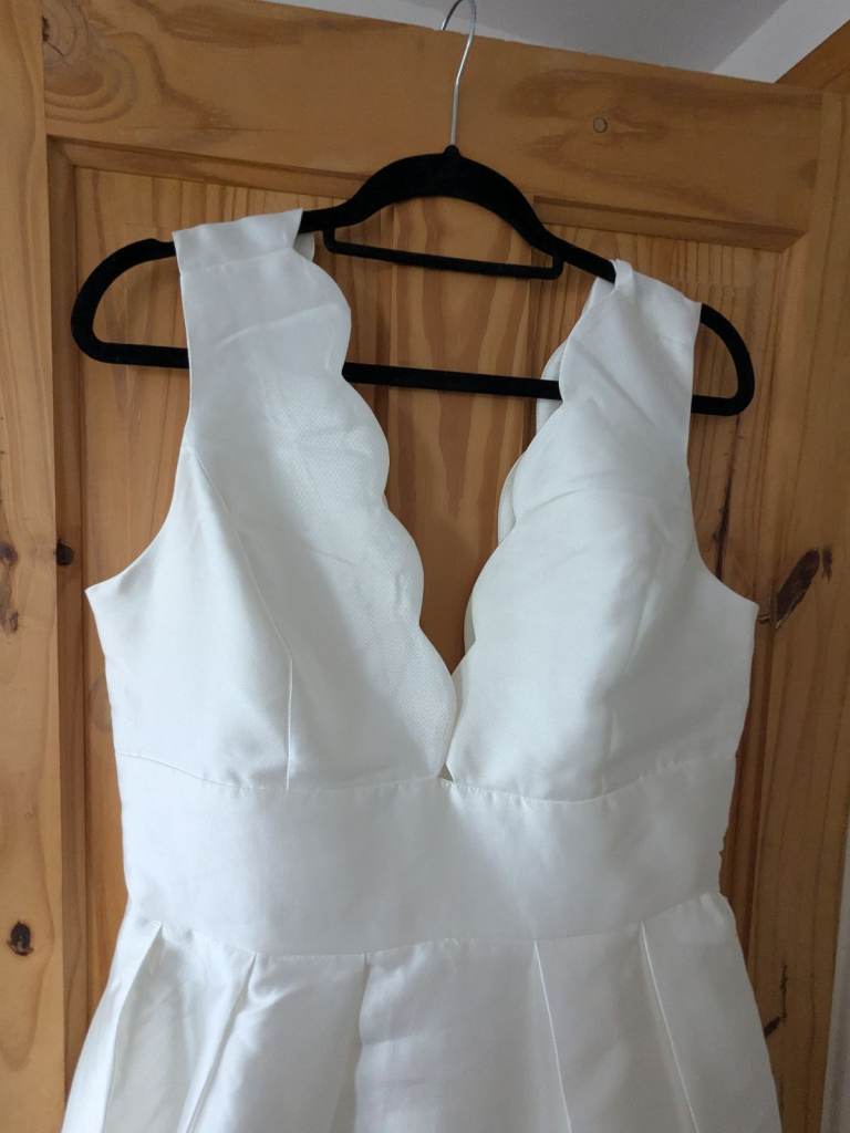 Scalloped neck twill wedding dress 