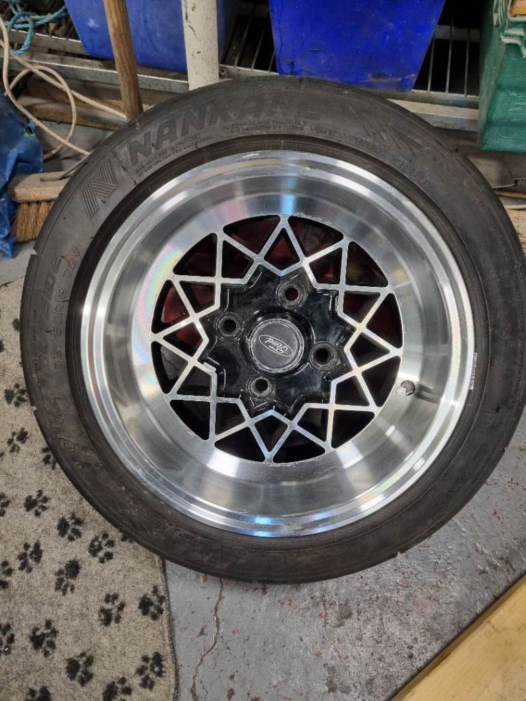 Classic Ford alloys