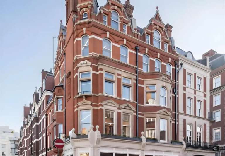 Furnished offices to rent in *Mayfair*. Office Space for 10 desks