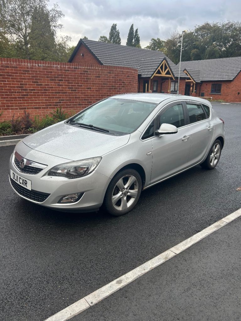 VAUXHALL ASTRA SILVER 1.4  PETROL 2011 MANUAL