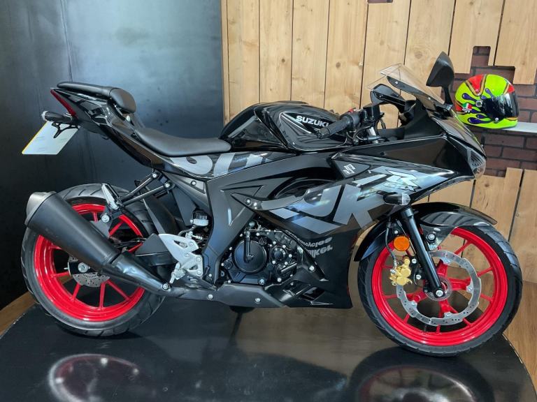 Suzuki GSXR 125 RLX M3 2023 with just 2761 Miles! Stunning! FREE UK DELIVERY!