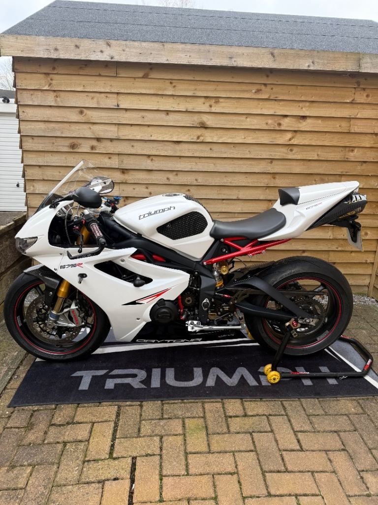 Triumph, DAYTONA, 2011, 675 (cc)