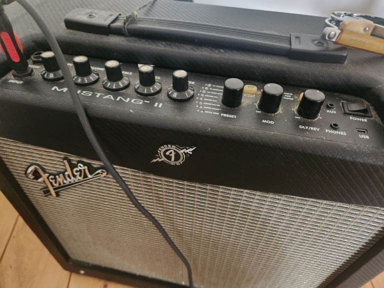 Fender Mustang II Guitar Amp – Great Condition