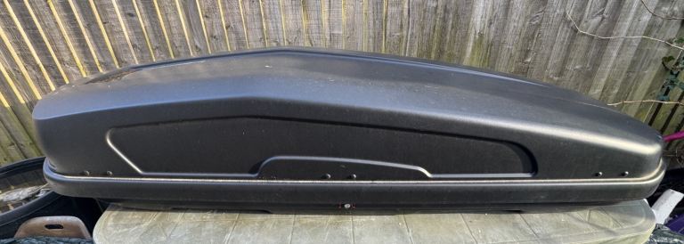 Roof Box slim line by THULE - black matt - both side opening. Great condition. 