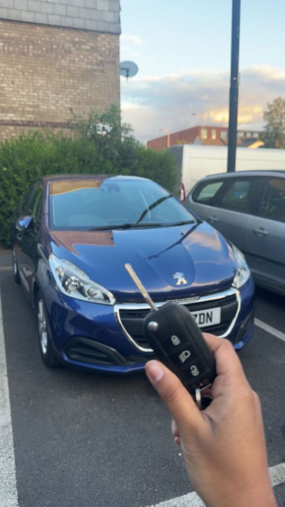 Peugeot, 208, Hatchback, 2015, Manual, 1199 (cc), 5 doors