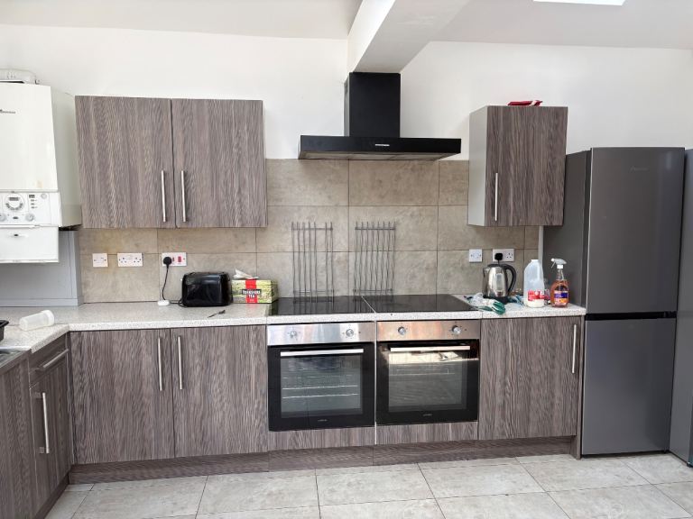 FULL KITCHEN, units, doors, plynth, worktop, 1 electric oven, two electric hobs. 