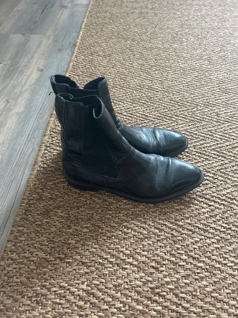 Uk 4 black boots dr marten vagabond 