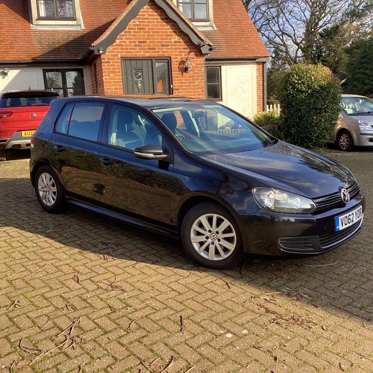 VW Golf 2012 - - Excellent Condition - very well maintained